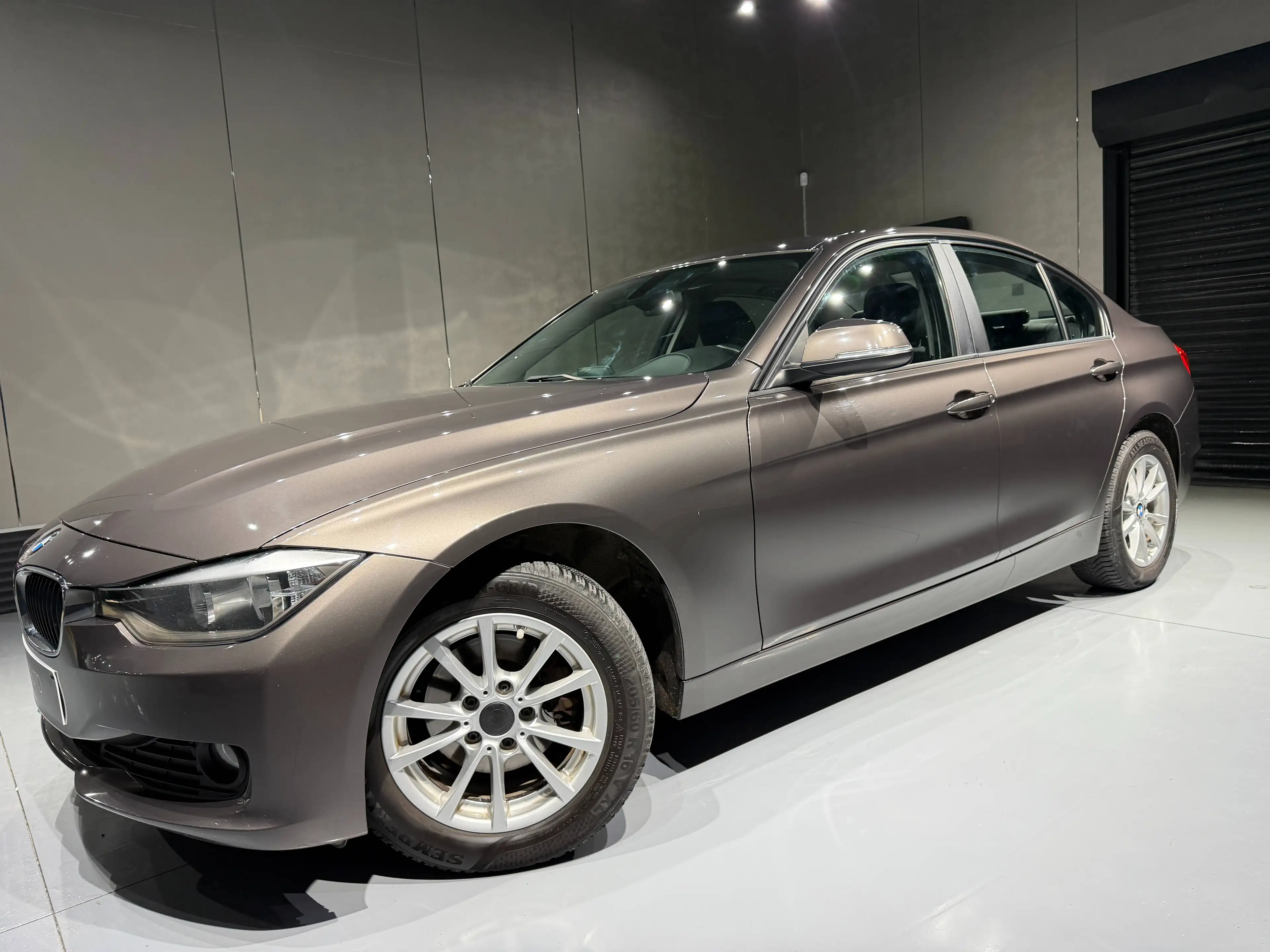 BMW 316 316i//GPS//CLIMATISATION//BOITE MANUELLE//CONDITIONS MARCHAND — photo 2