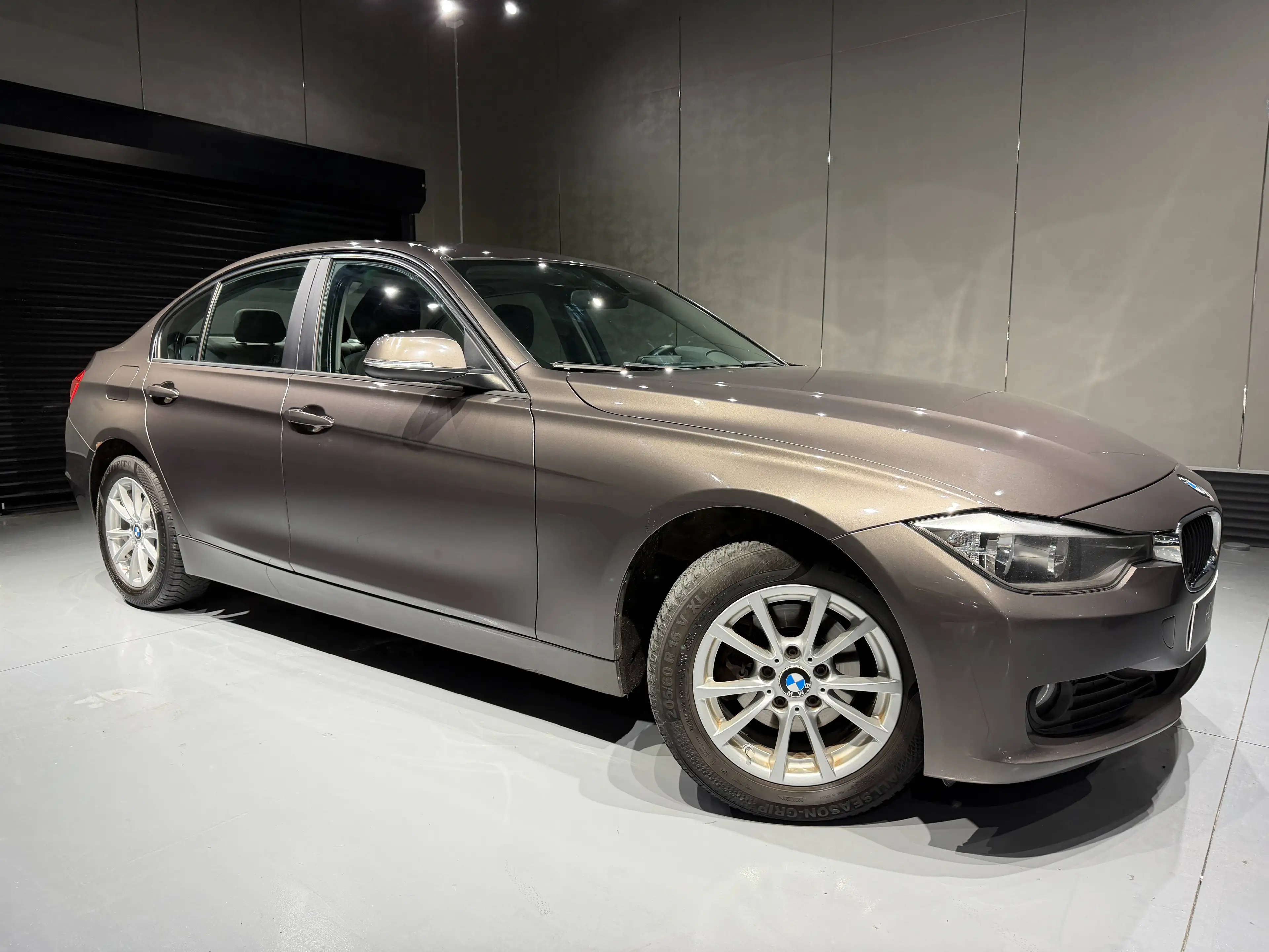 BMW 316 316i//GPS//CLIMATISATION//BOITE MANUELLE//CONDITIONS MARCHAND — photo 6