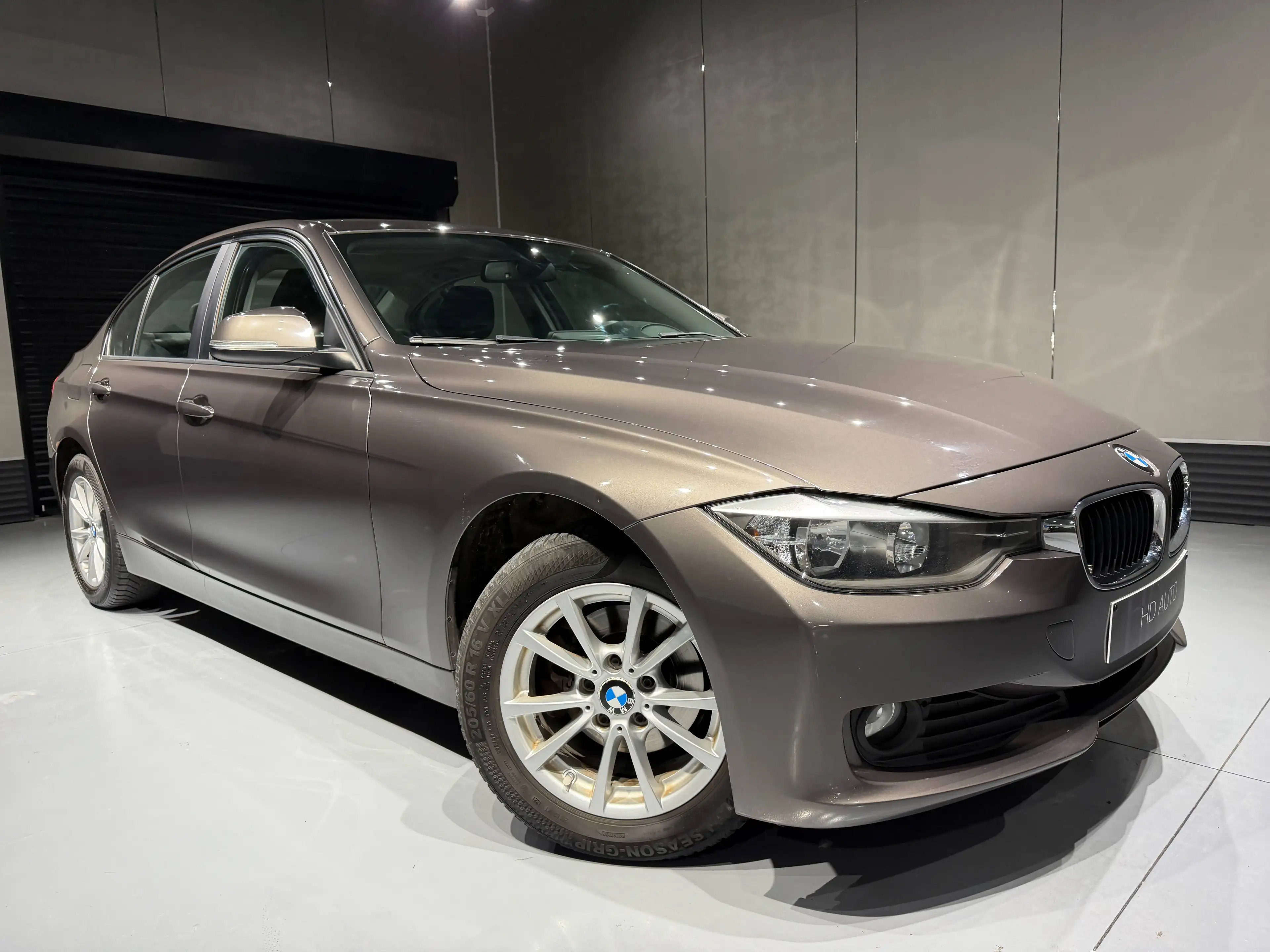 BMW 316 316i//GPS//CLIMATISATION//BOITE MANUELLE//CONDITIONS MARCHAND — photo 4