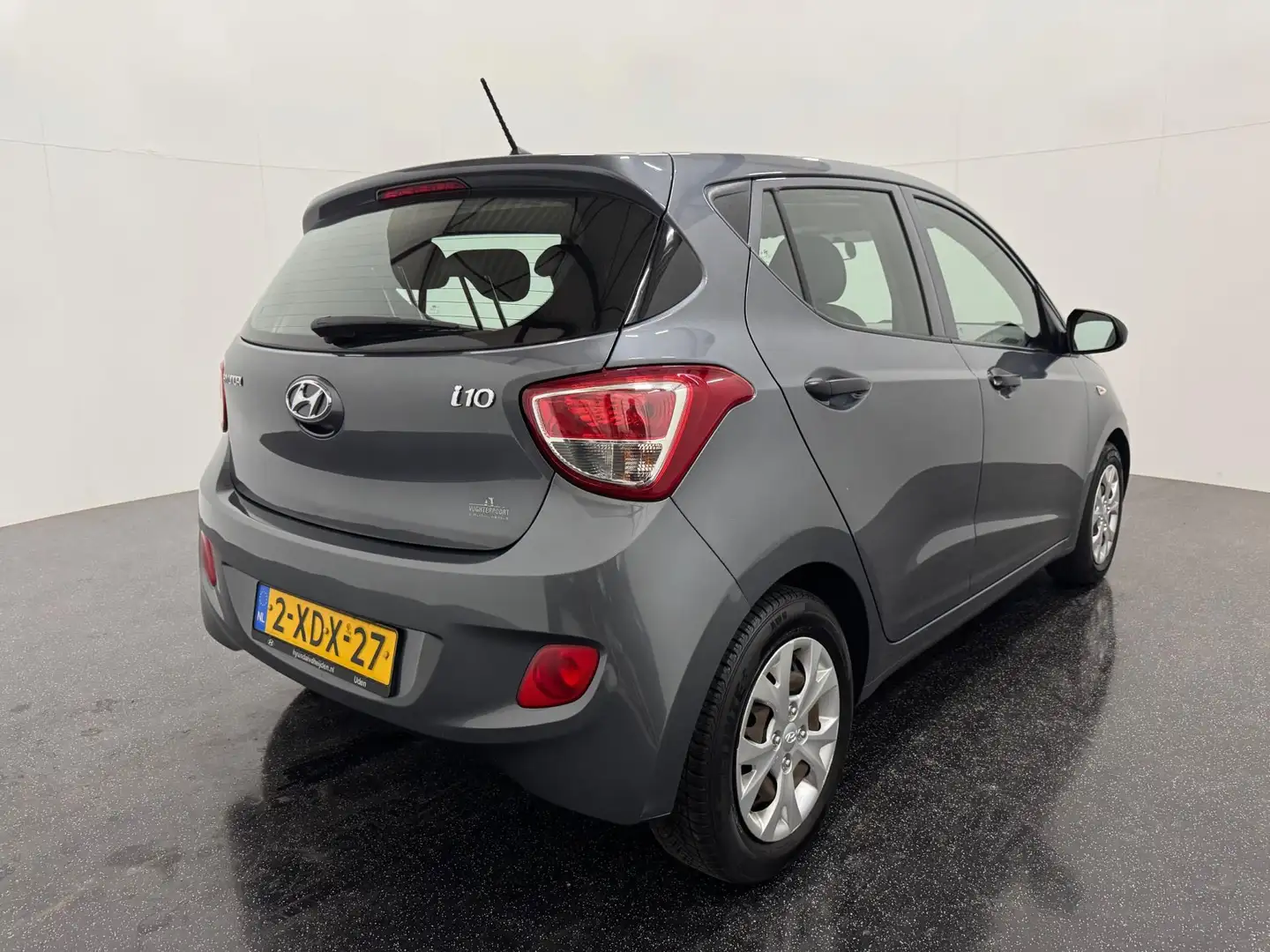 Hyundai i10 1.0i i-Motion Airco Cruise nw Apk Grijs - 2