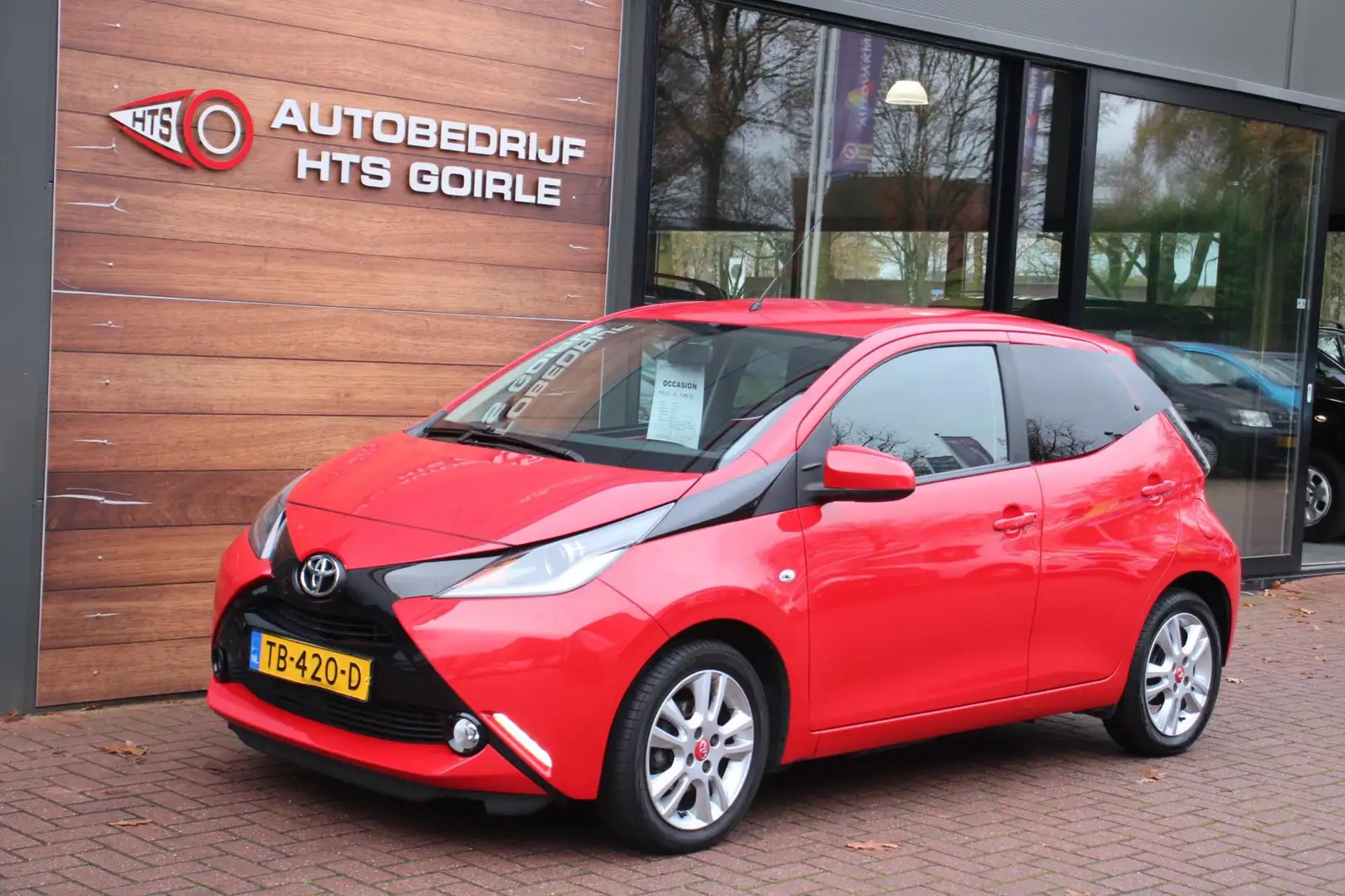 Toyota Aygo 1.0 VVT-i x-joy Rood - 1