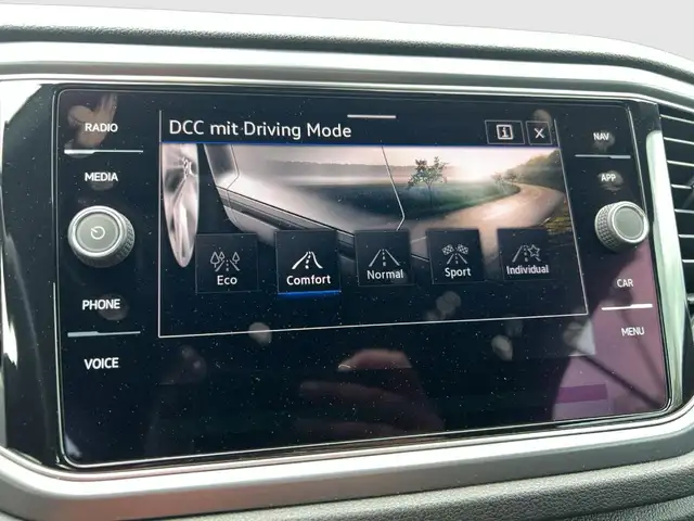 Volkswagen T-Roc view 24