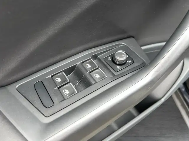 Volkswagen T-Roc view 16