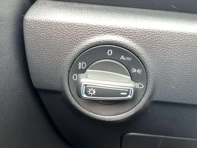 Volkswagen T-Roc view 17