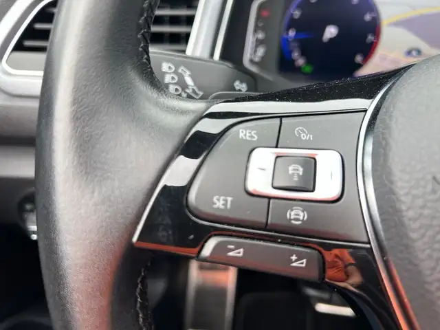 Volkswagen T-Roc view 18