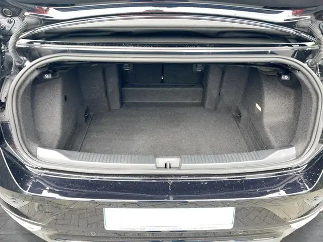 Volkswagen T-Roc view 12
