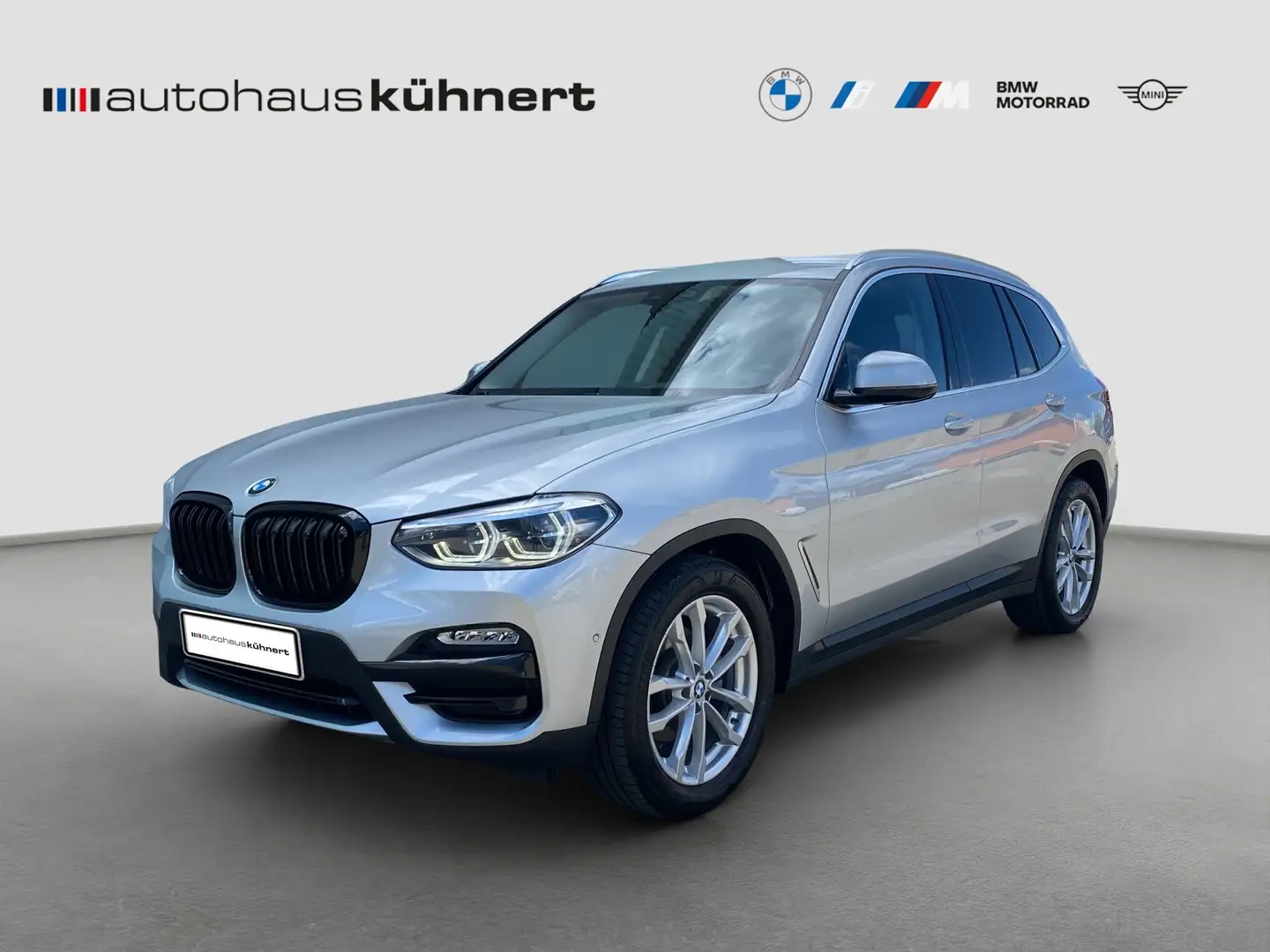 BMW X3 xDrive20d Advantage StHzg Navi ParkAss RFK AUT PDC Zilver - 1