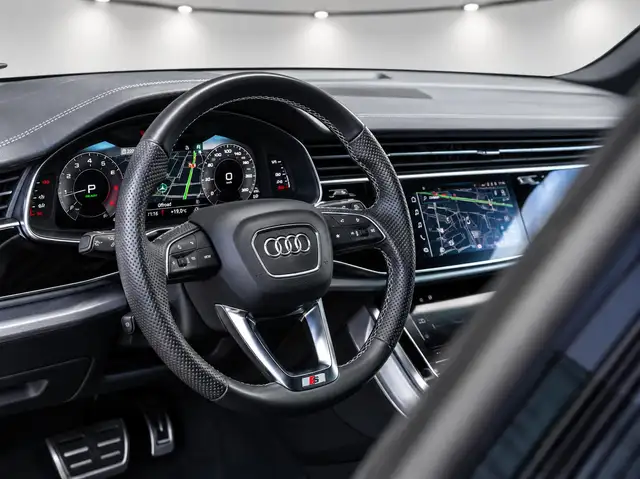 Audi Q8 view 2