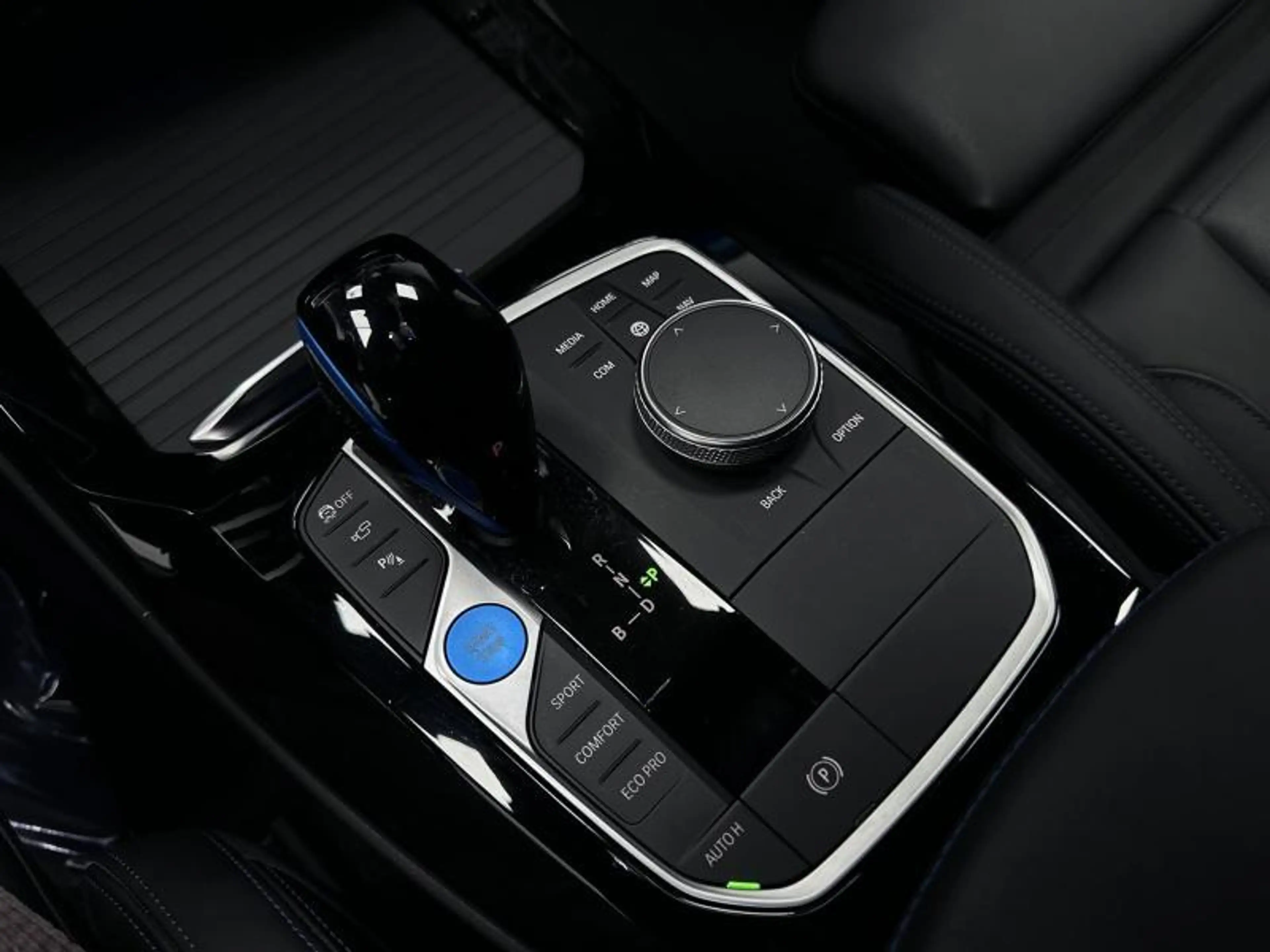 BMW iX3 *80 kWh*M-SPORT*H/K*HUD*96.1% SOH*PANO* — photo 33