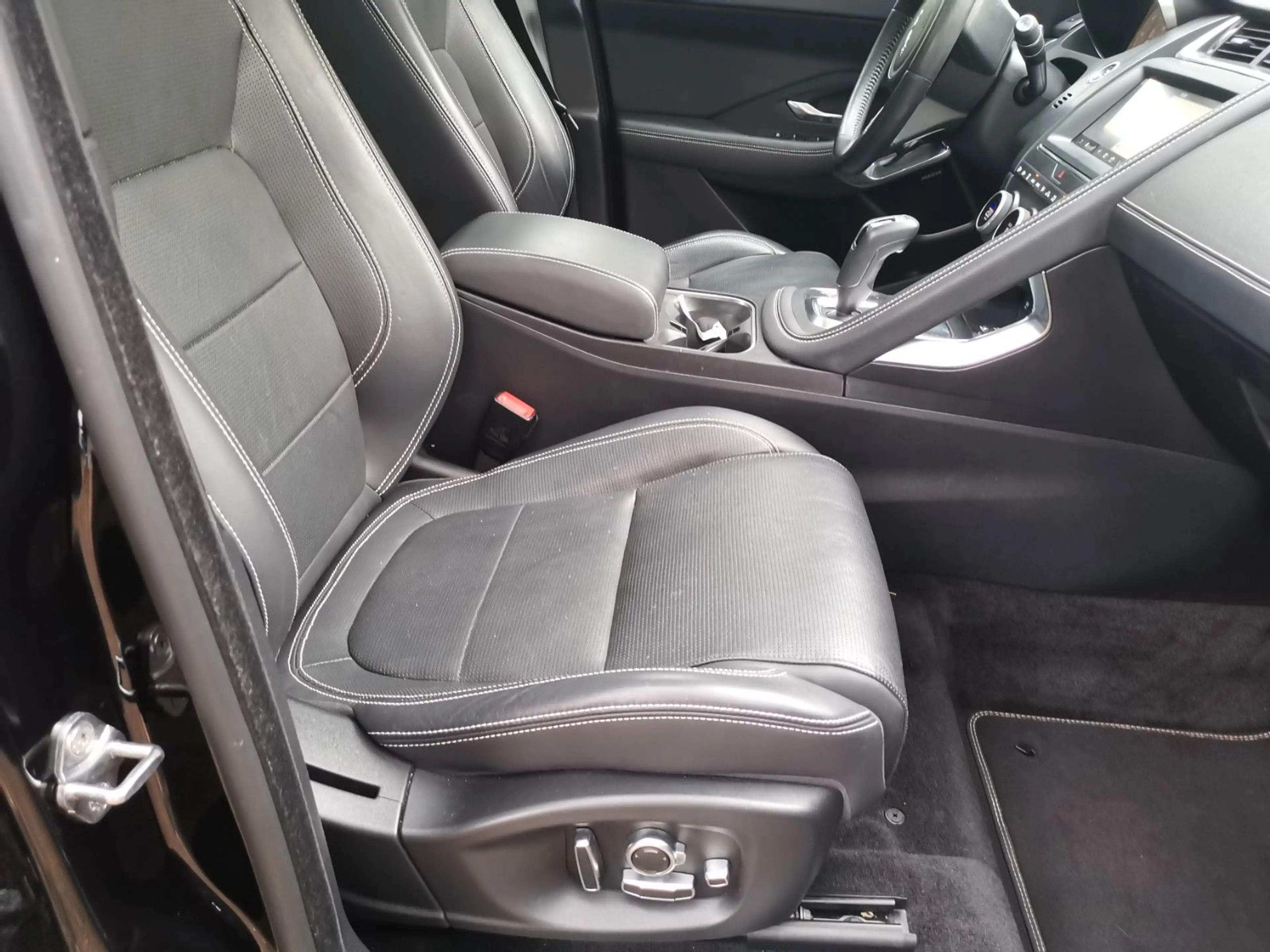 Jaguar E-Pace R-DYN.HSE D240 PS AWD LEDER PANO16299NETTO — photo 20
