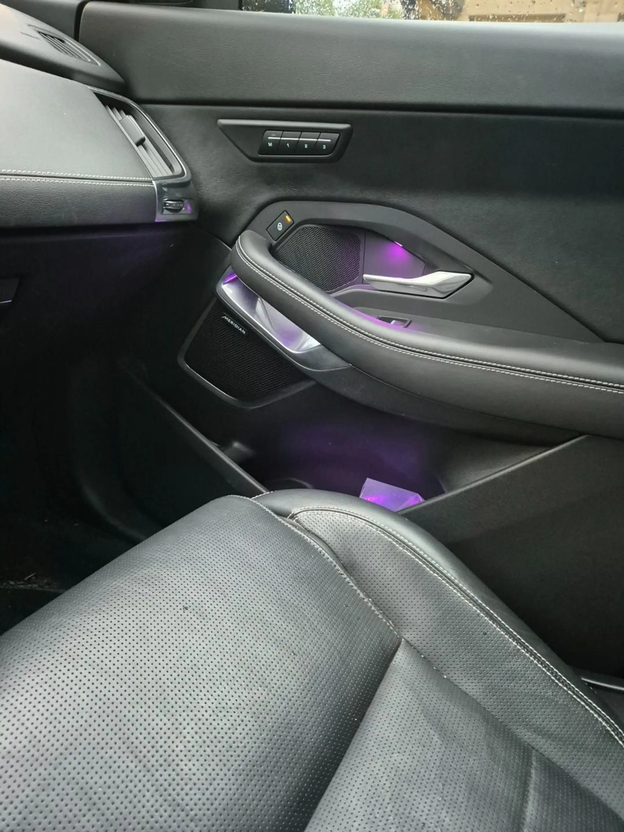Jaguar E-Pace R-DYN.HSE D240 PS AWD LEDER PANO16299NETTO — photo 23