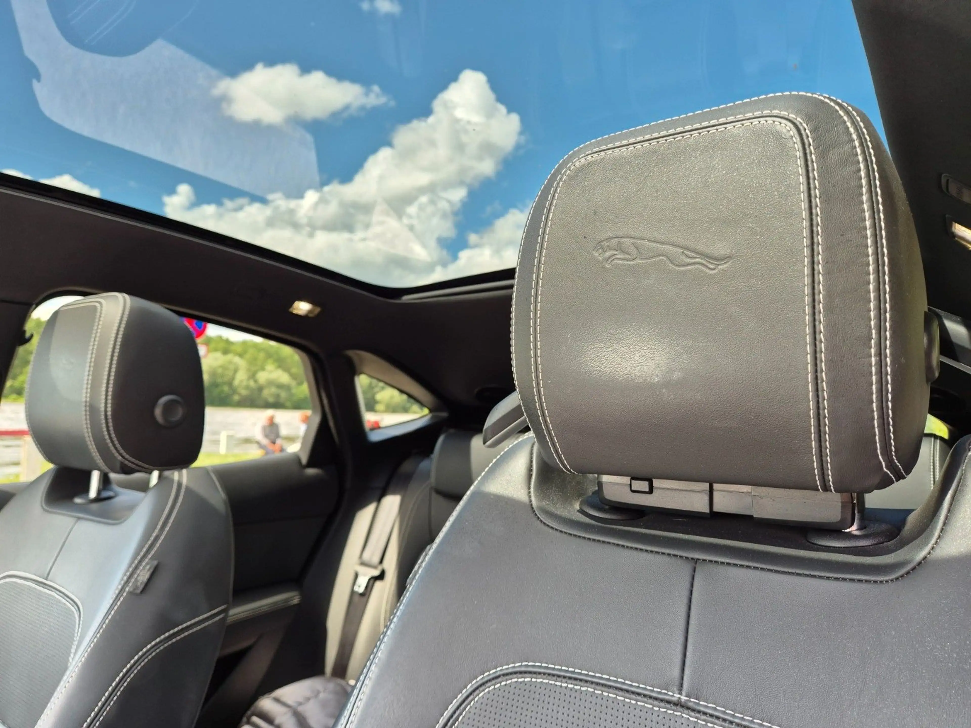 Jaguar E-Pace R-DYN.HSE D240 PS AWD LEDER PANO16299NETTO — photo 7