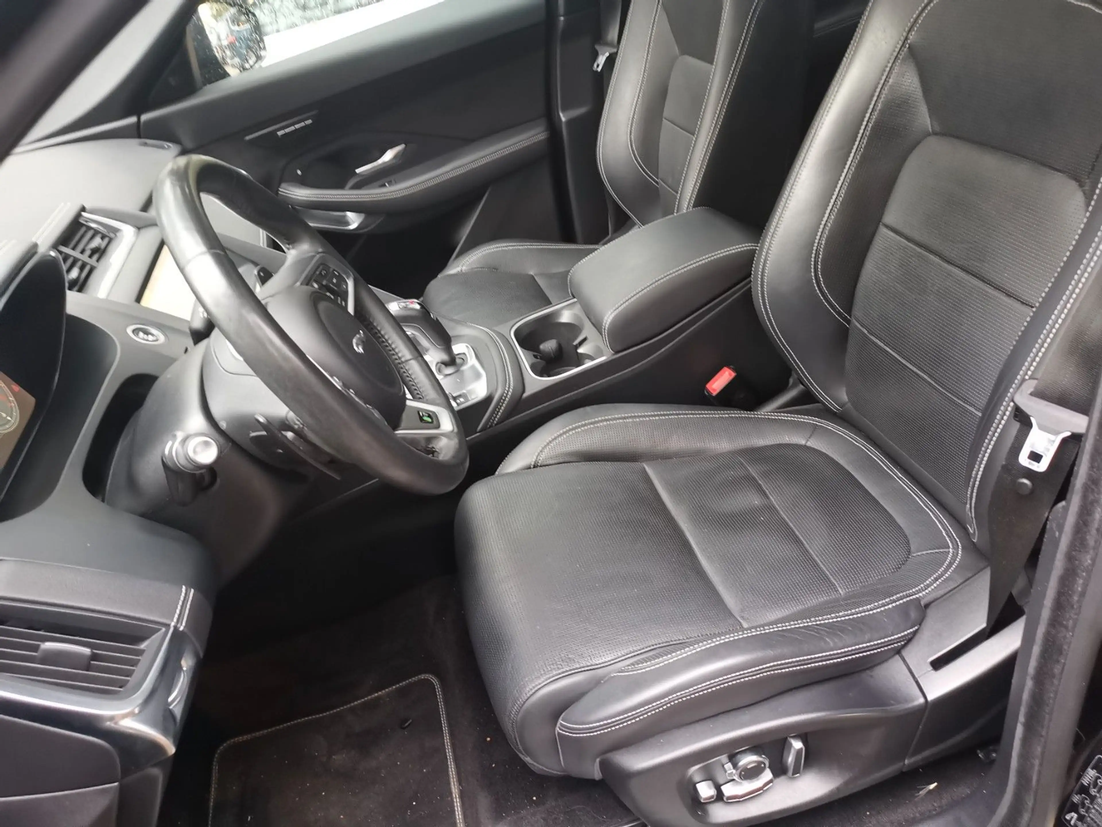 Jaguar E-Pace R-DYN.HSE D240 PS AWD LEDER PANO16299NETTO — photo 17