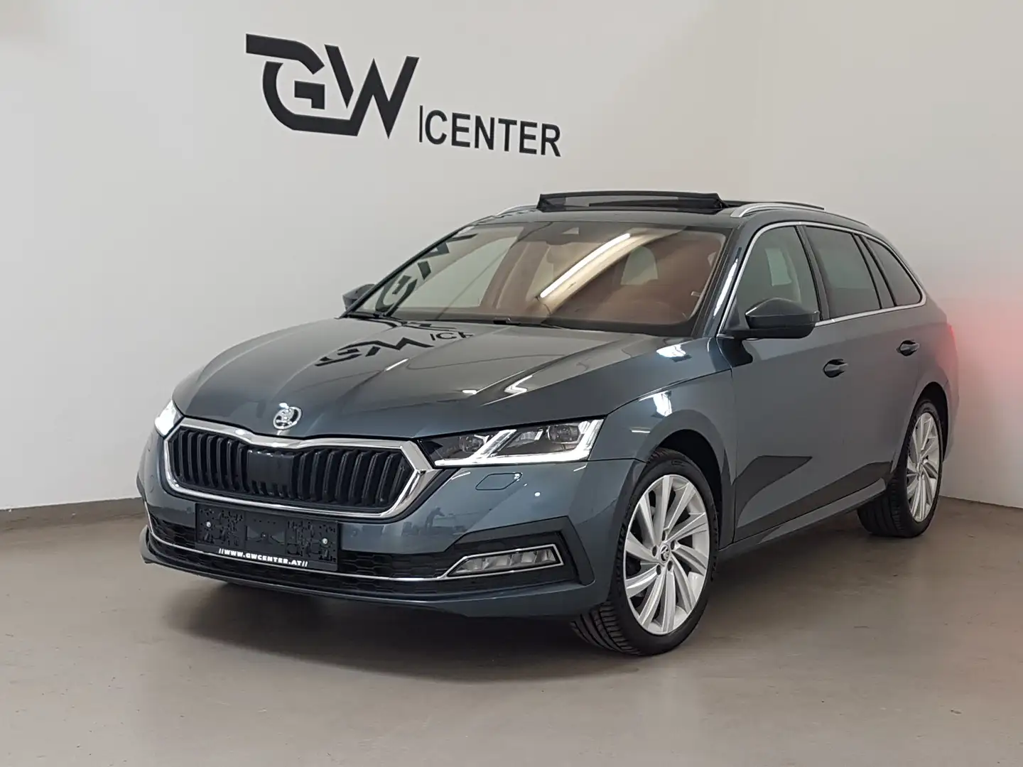Skoda Octavia Combi 2,0 TDI DSG Style Matrix ACC AHK Panorama Grau - 2