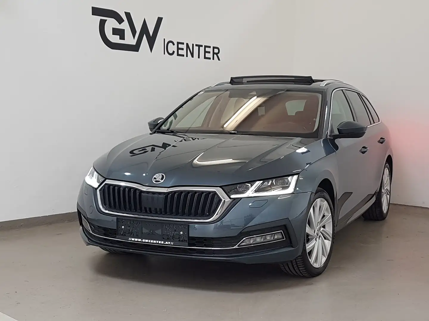 Skoda Octavia Combi 2,0 TDI DSG Style Matrix ACC AHK Panorama Grau - 1