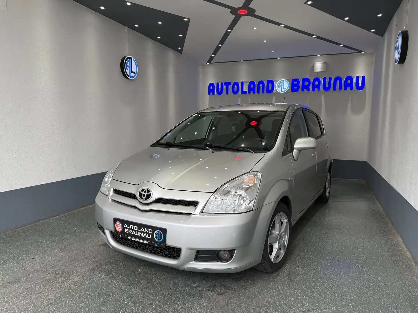 Toyota Corolla Verso Corolla Verso 2.2 D-CAT Sol Silber - 1