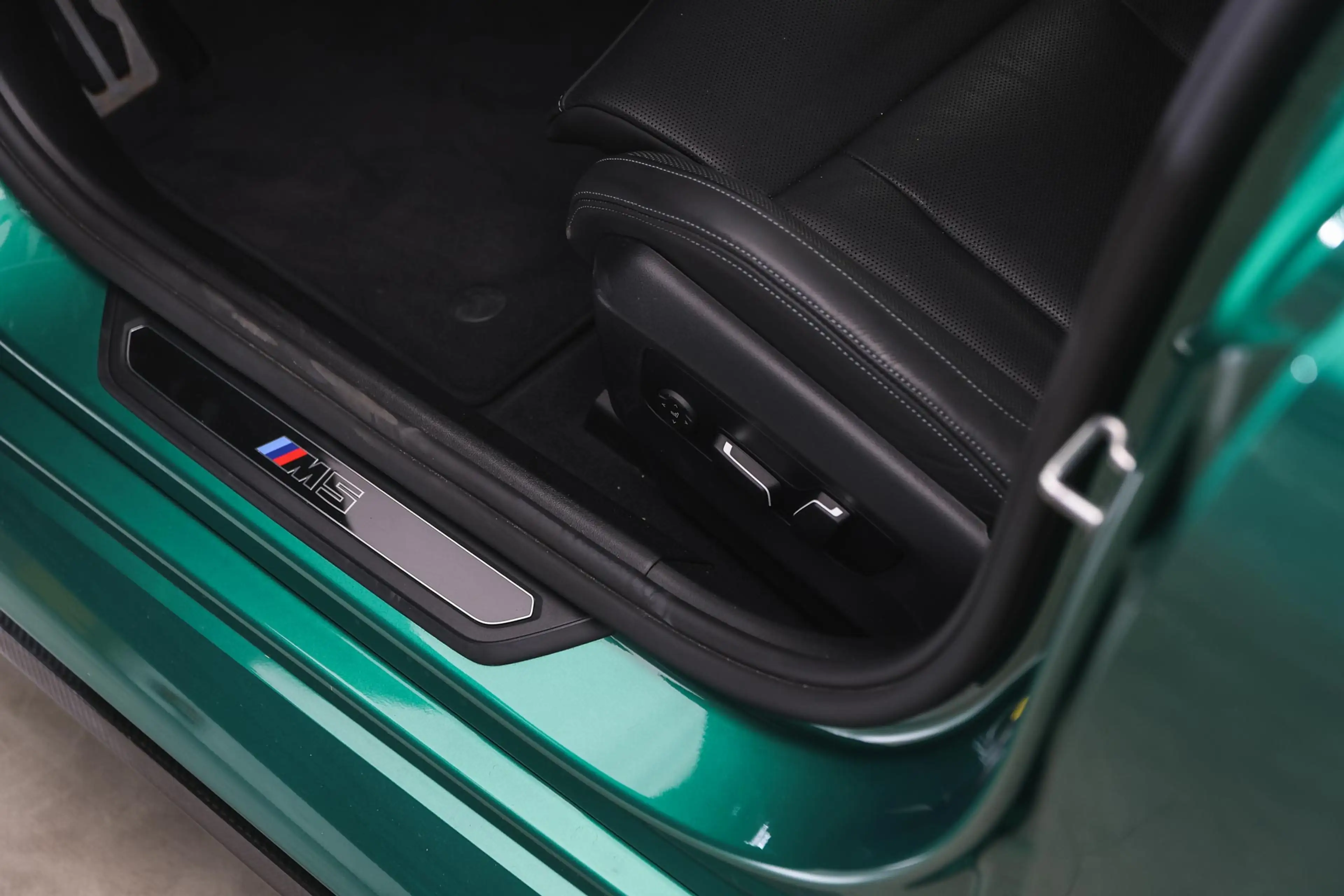 BMW M5 Touring Automaat / Trekhaak / M Drive Professional — photo 11