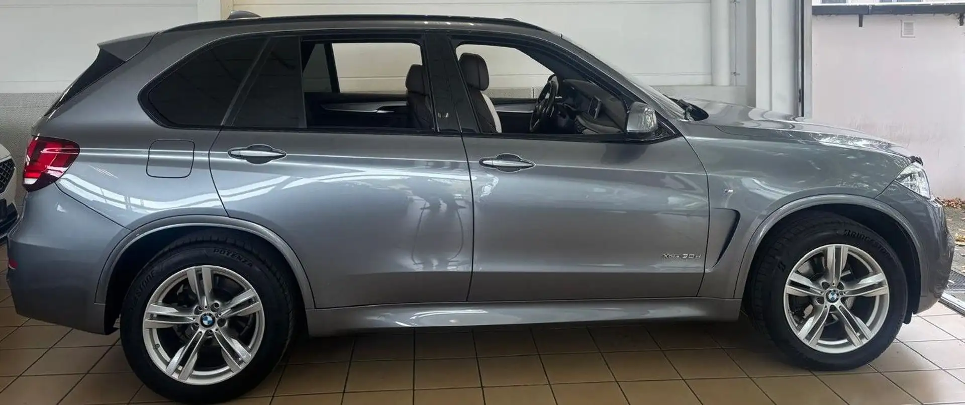 BMW X5 30d M-Sport Digital Panora. Kamera Standheiz. HuD Gris - 2