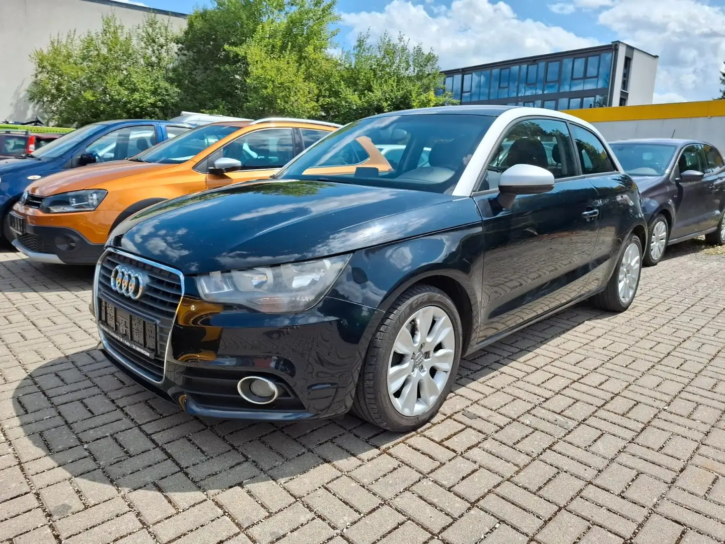 Audi A1 Ambition Line 1.6  TDI *NAVI*PDC*Sitzheizung* Noir - 1