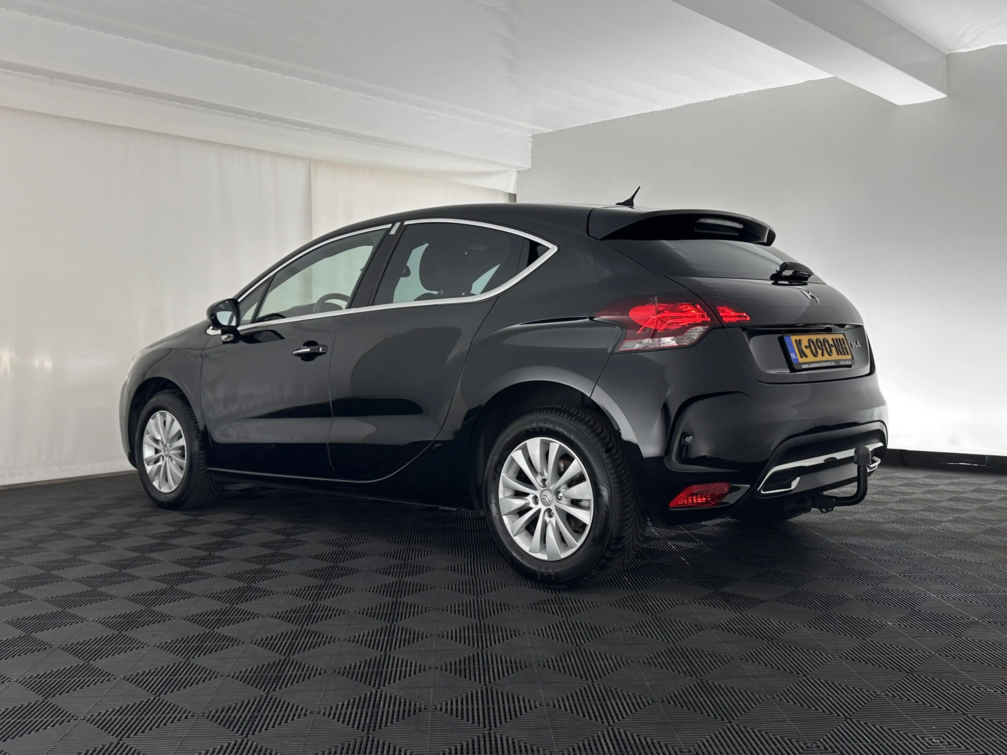 DS Automobiles DS 4 1.6 BlueHDi Chic *PANO-WINDOW | FULL-LED | LEATHER — photo 4