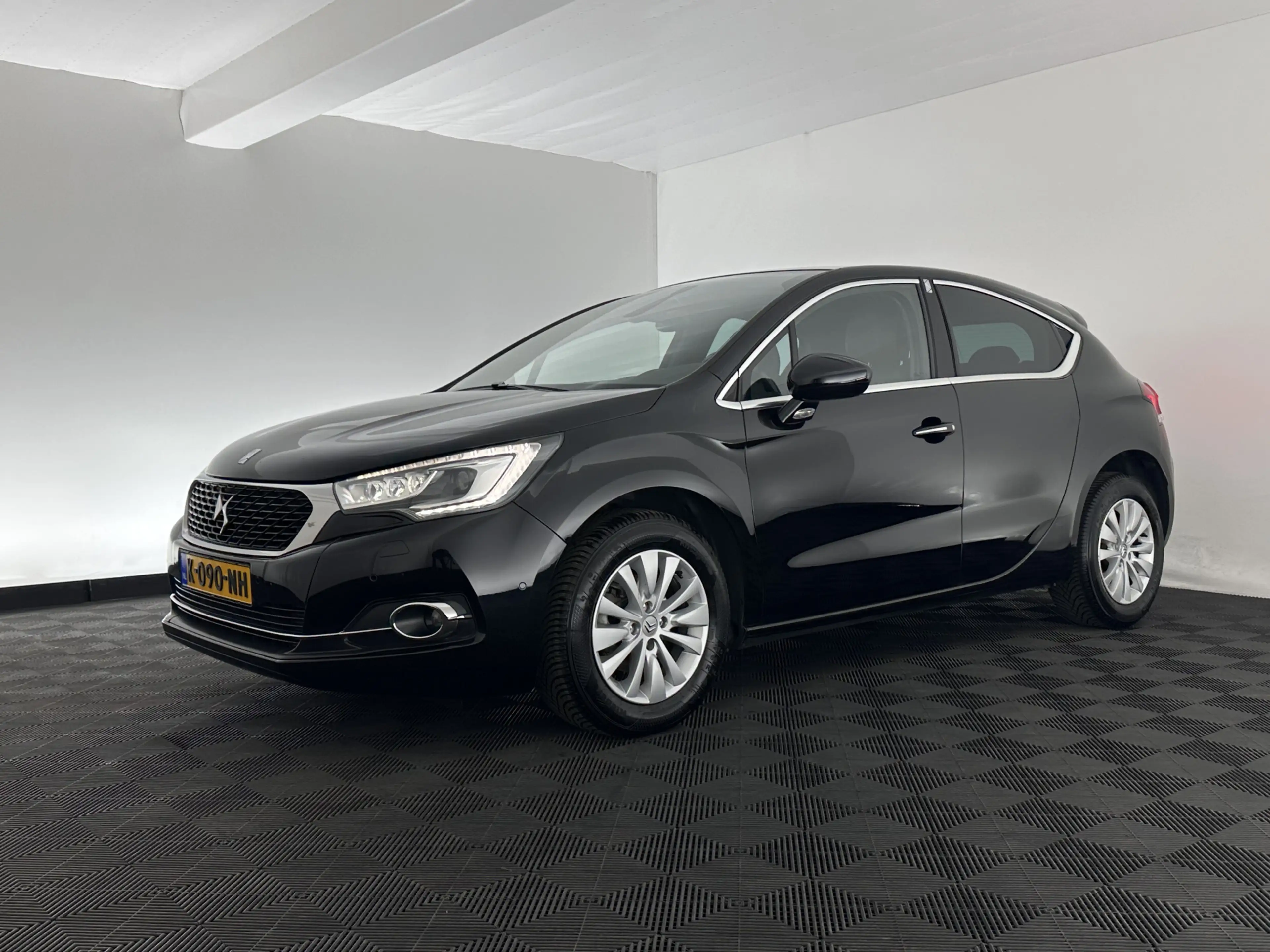 DS Automobiles DS 4 1.6 BlueHDi Chic *PANO-WINDOW | FULL-LED | LEATHER — photo 3