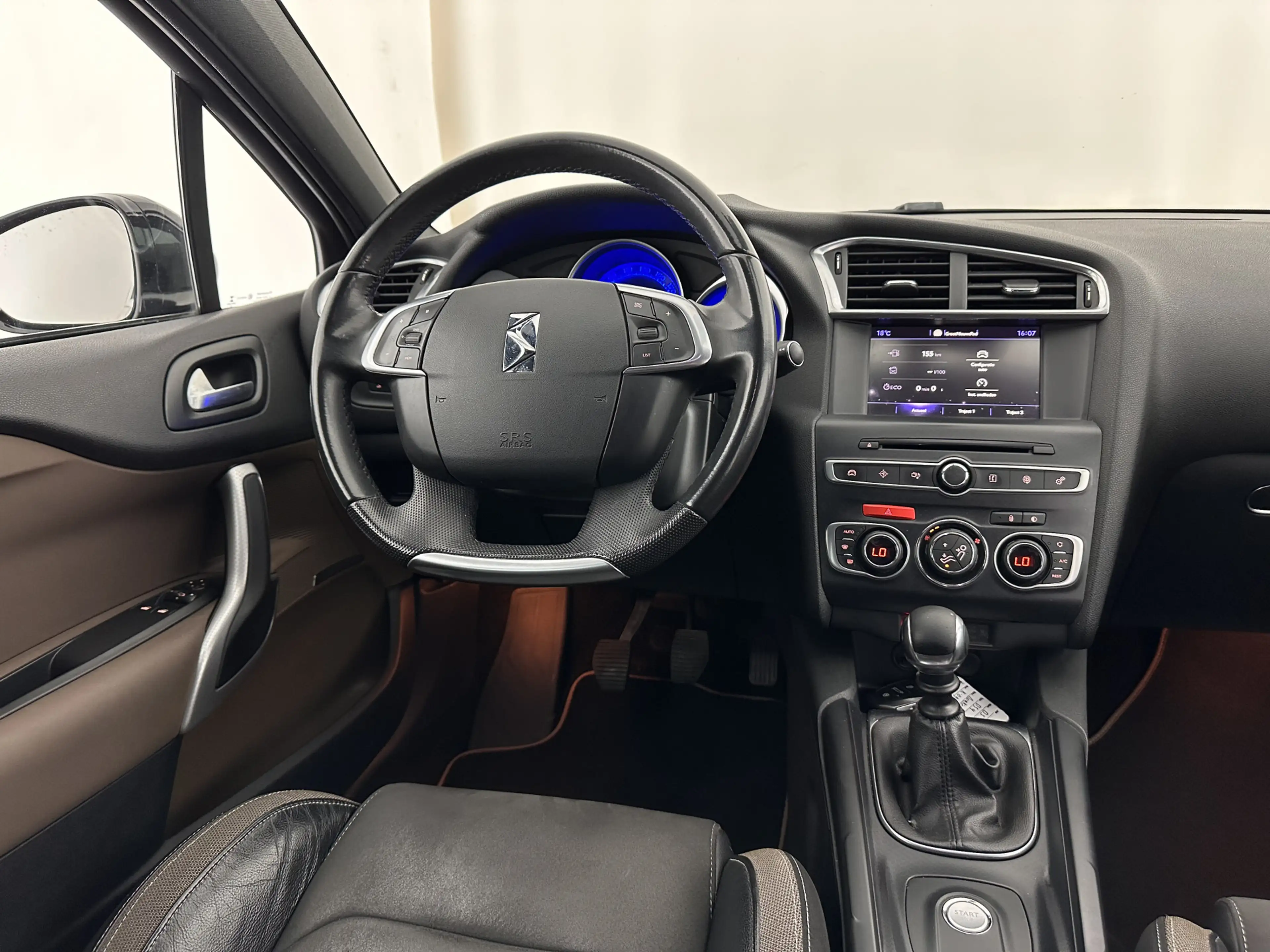DS Automobiles DS 4 1.6 BlueHDi Chic *PANO-WINDOW | FULL-LED | LEATHER — photo 7