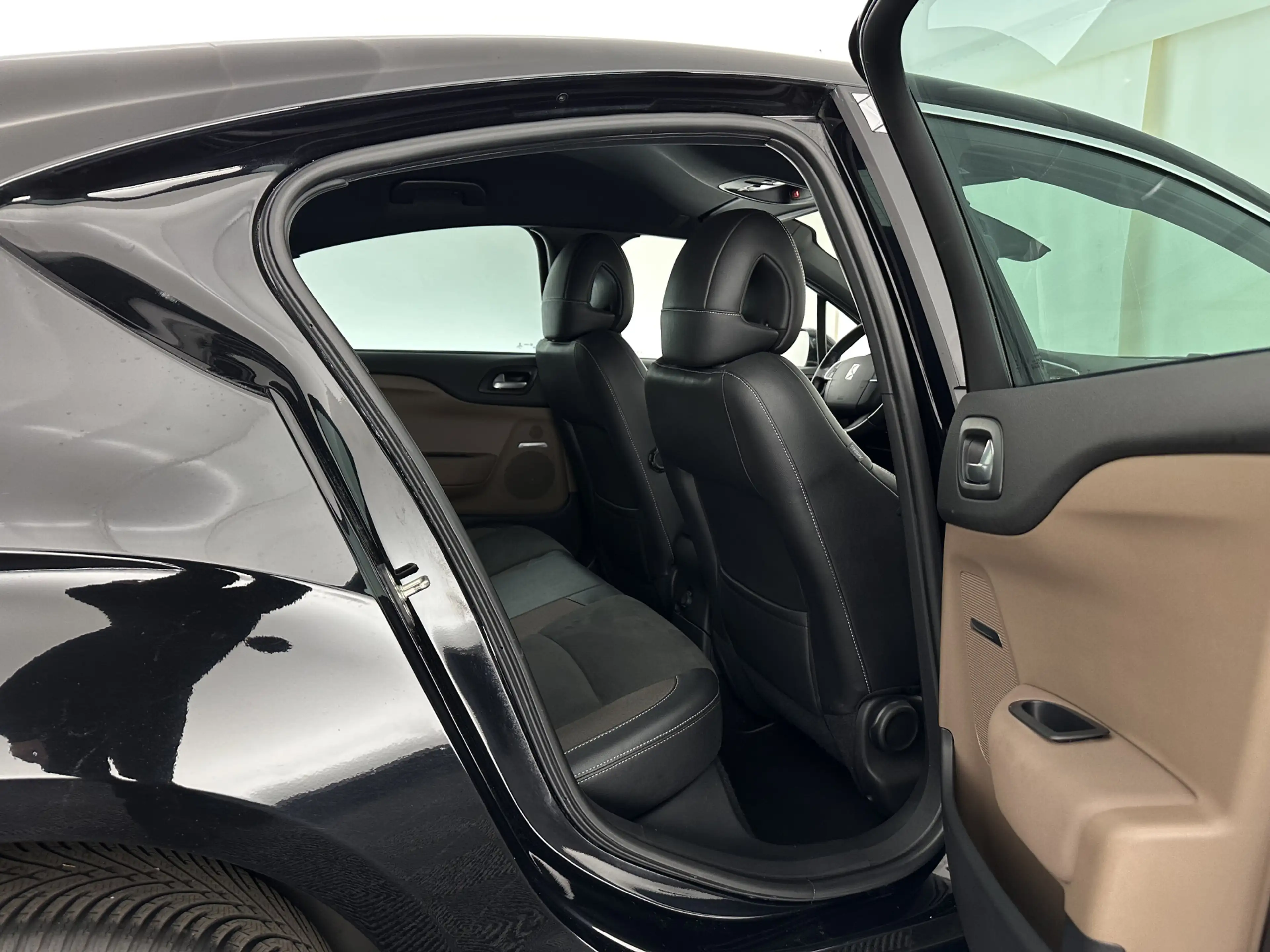DS Automobiles DS 4 1.6 BlueHDi Chic *PANO-WINDOW | FULL-LED | LEATHER — photo 11