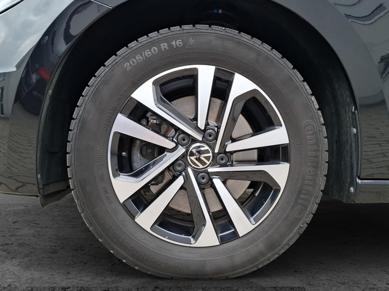 Volkswagen Touran TSI United Standhzg 7-Si LED Navi ACC RFK SHZ — photo 9
