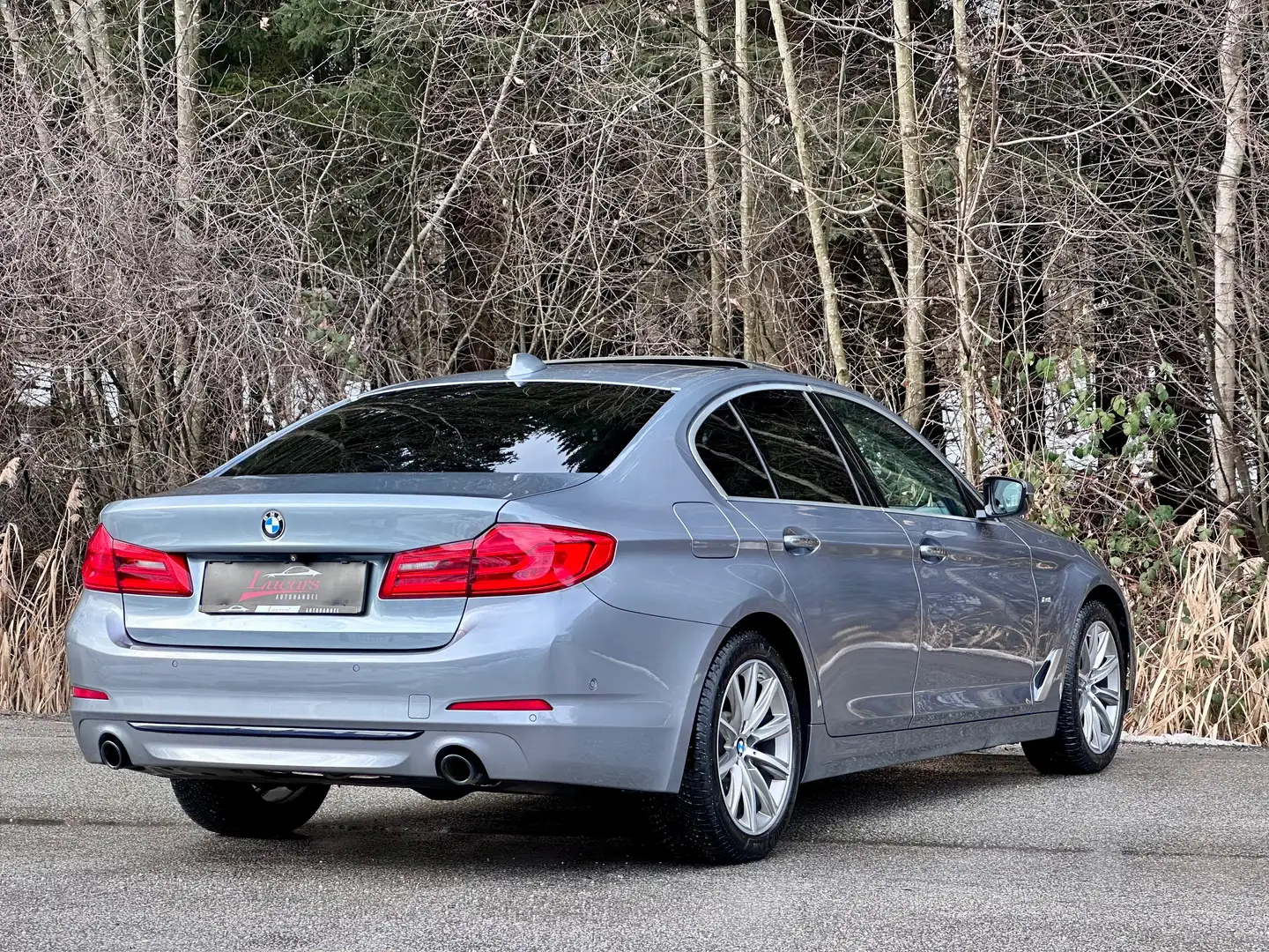 BMW 520 d xDrive Sport Line Limo Aut. ACC*AHK*LEDER*LED* Grau - 2