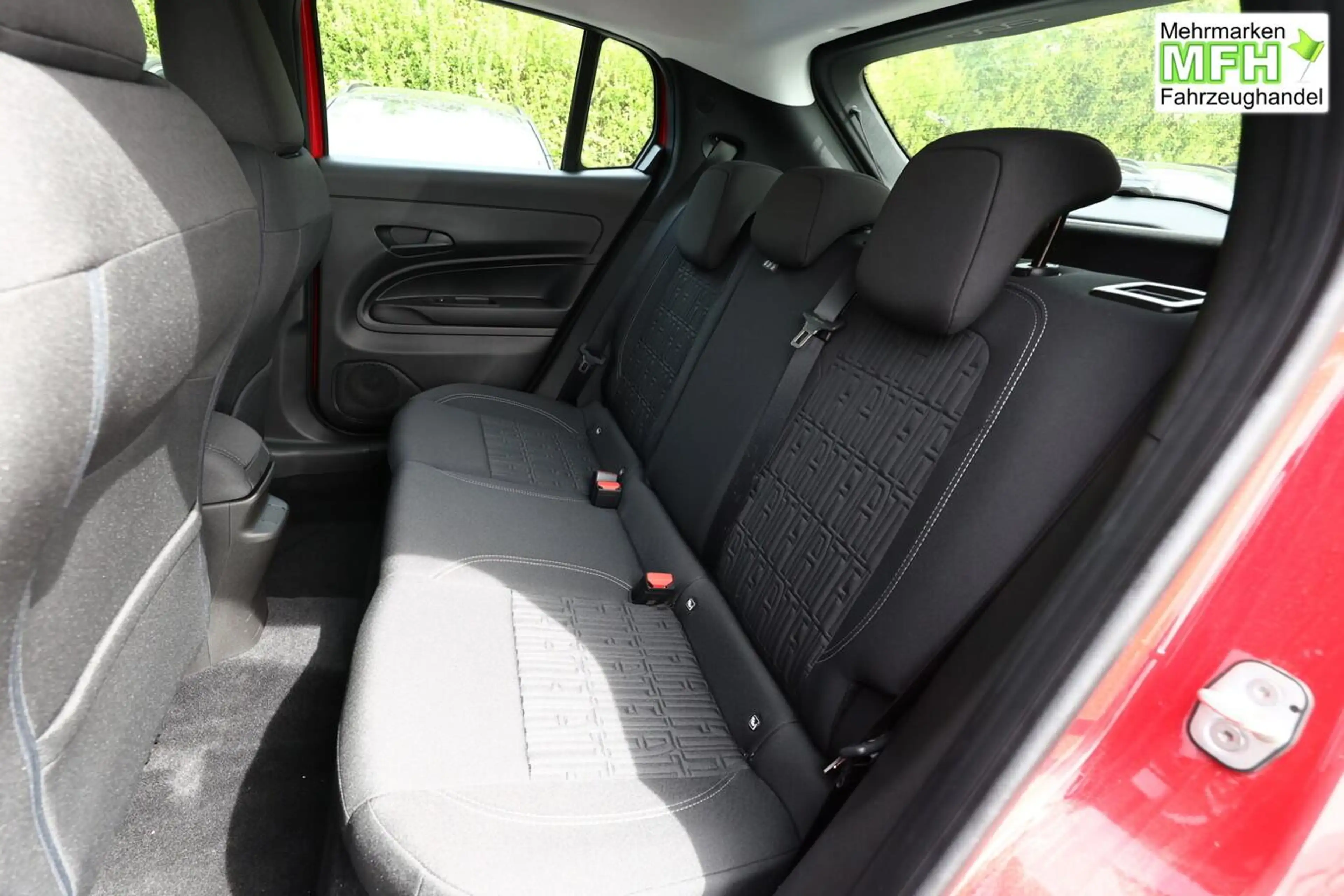 Fiat 600 Icon Hybrid SHZ Keyl Nav Kam 2xPDC LED DigC Car... — photo 9