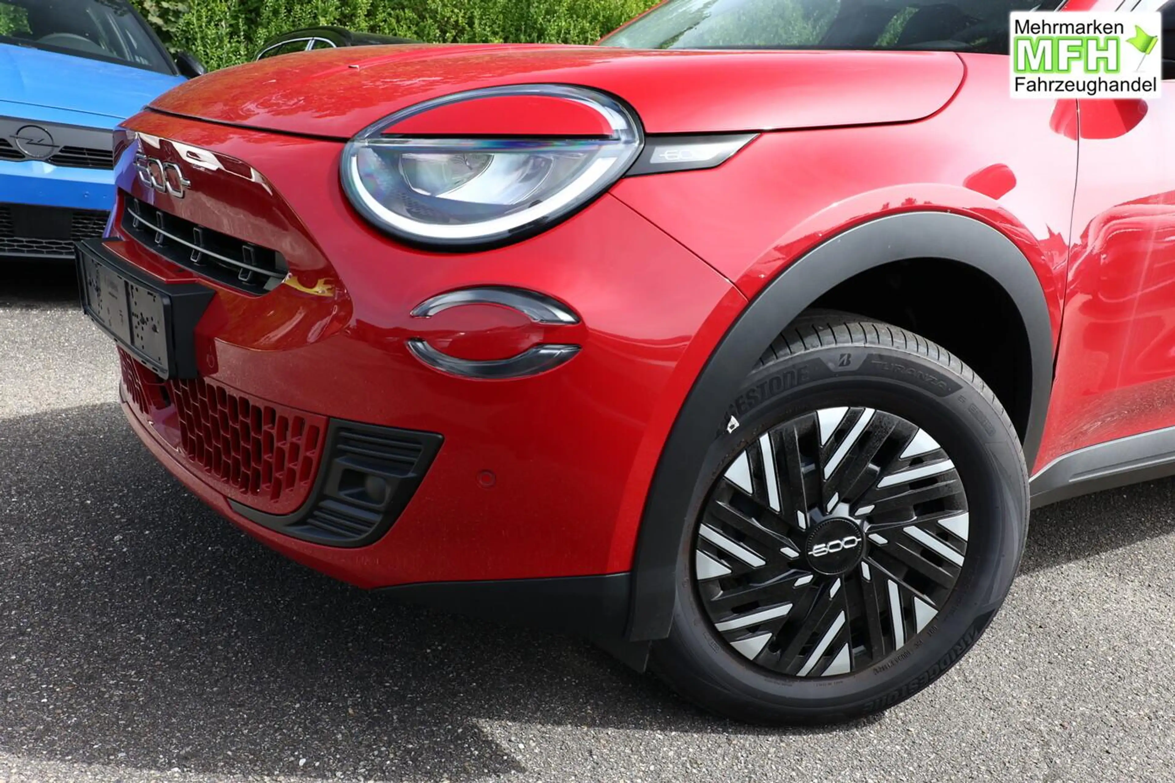 Fiat 600 Icon Hybrid SHZ Keyl Nav Kam 2xPDC LED DigC Car... — photo 4