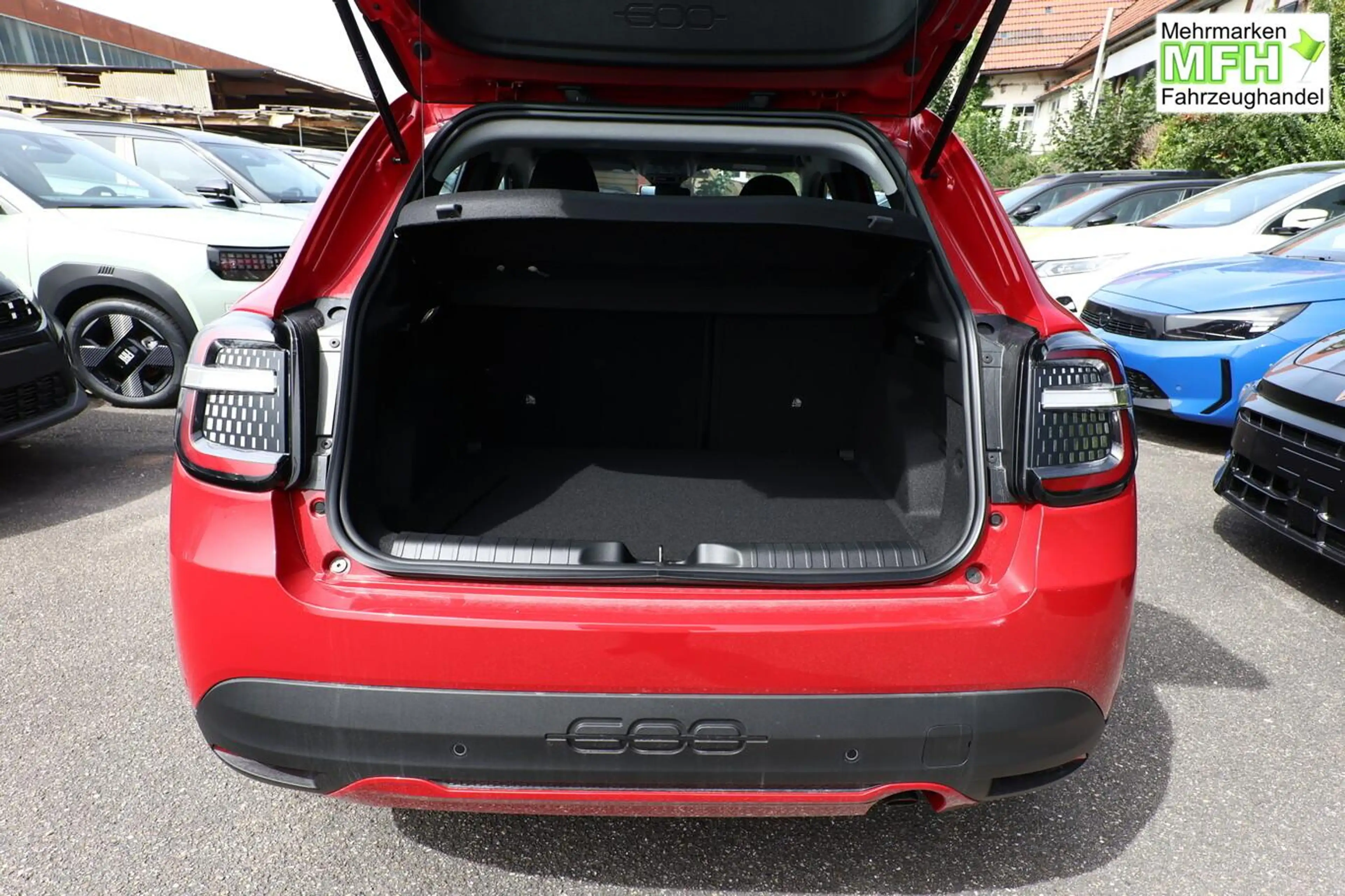 Fiat 600 Icon Hybrid SHZ Keyl Nav Kam 2xPDC LED DigC Car... — photo 10