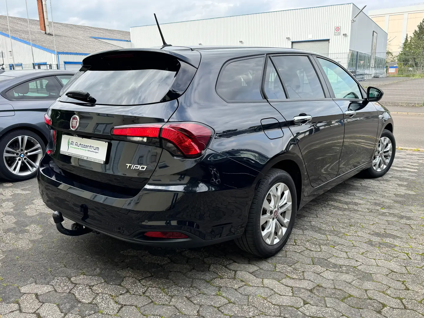 Fiat Tipo Kombi 1.4 T-Jet Easy AHK Navi SHZ R.F-Kam 1.Hand Schwarz - 2