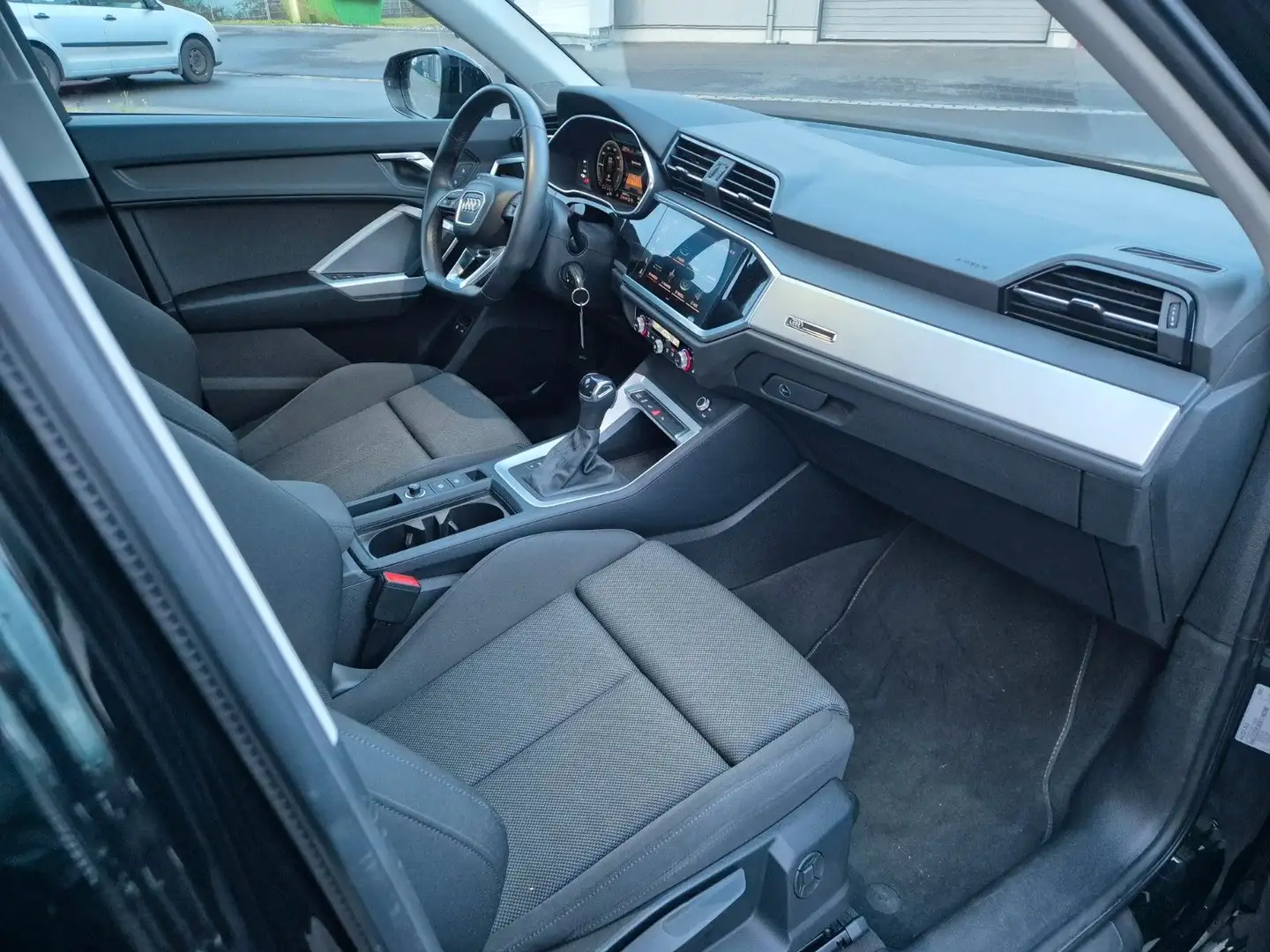 Audi Q3 45 TFSI e LED ACC Schwarz - 2