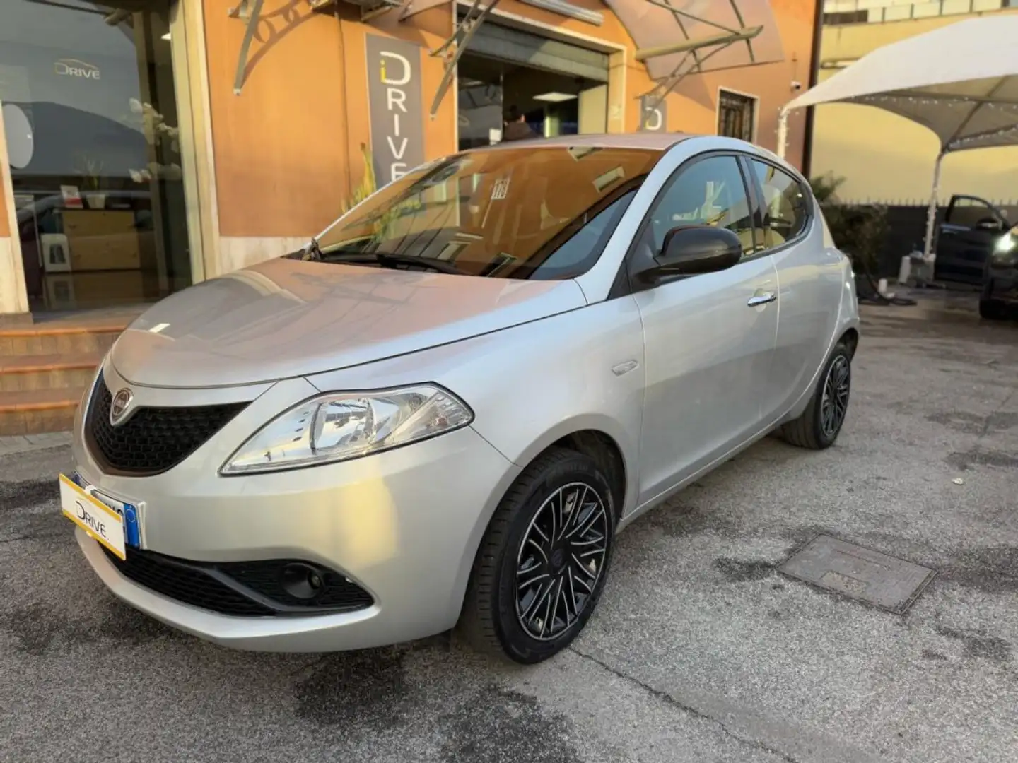 Lancia Ypsilon 1.0 FireFly Hybrid  GOLD.+ GPL Argento - 2