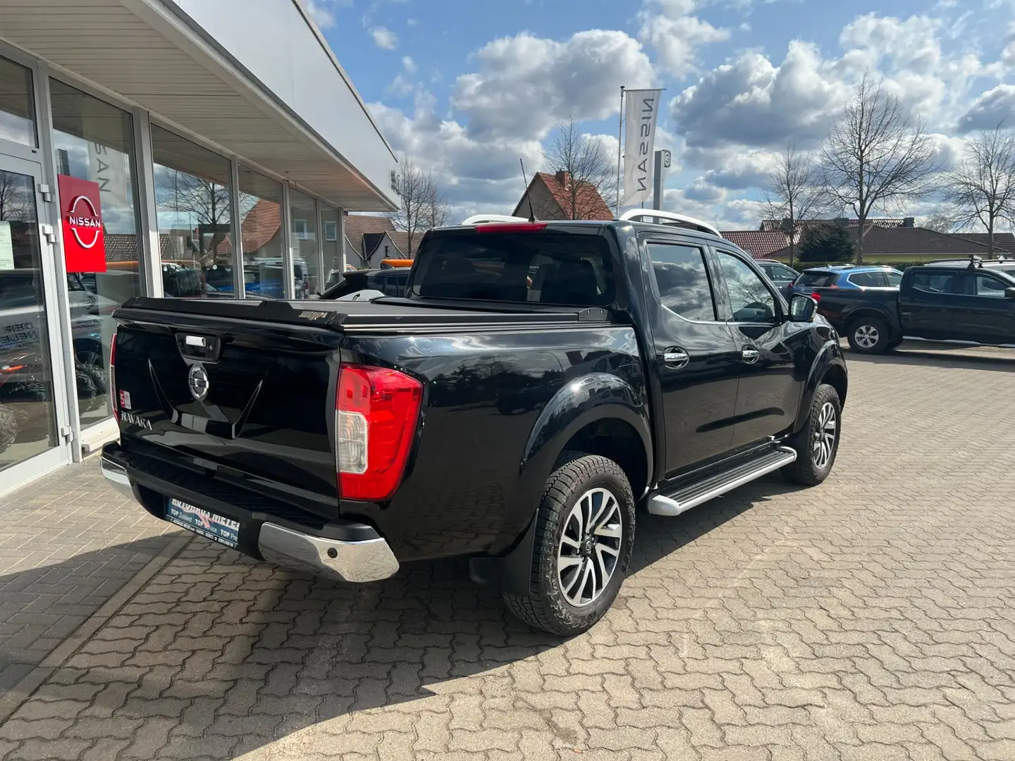 Nissan Navara NP300 4x4 2.3 dCi Tekna Double Cab (Euro 6) Schwarz - 2