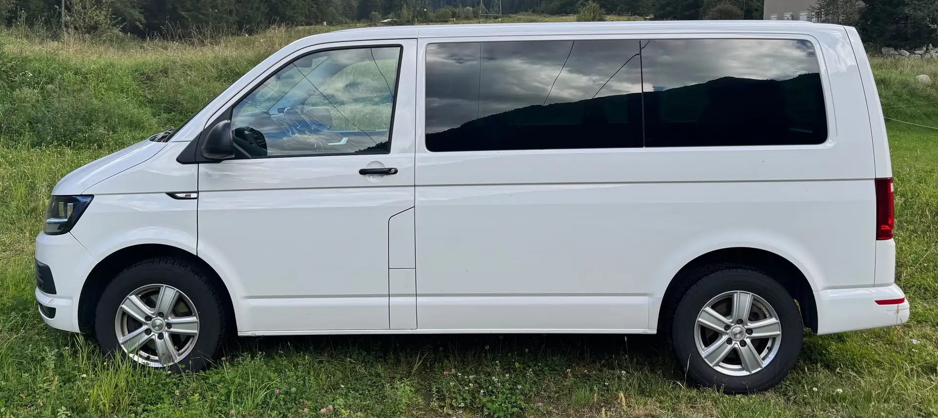 Volkswagen T6 Multivan VW Multivan Trendline 2,0 TDI BMT Weiß - 1