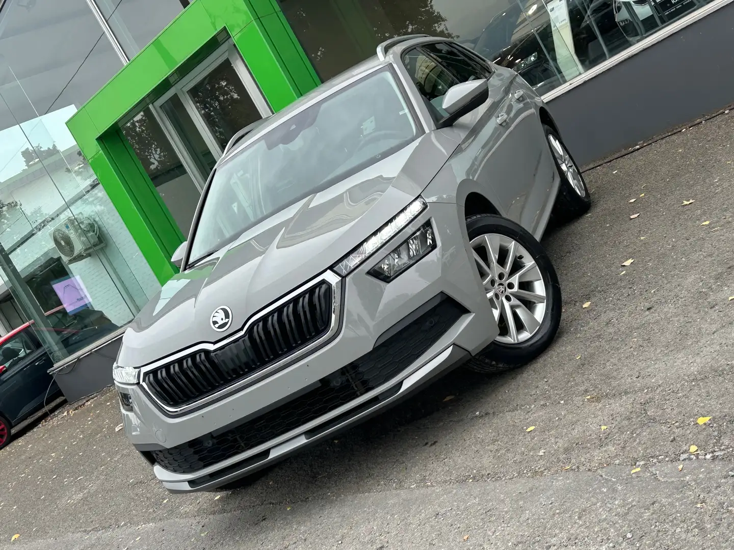 Skoda Kamiq Kamiq 1.0TSI CarPlay - Navigation - ParkPilot Gris - 1