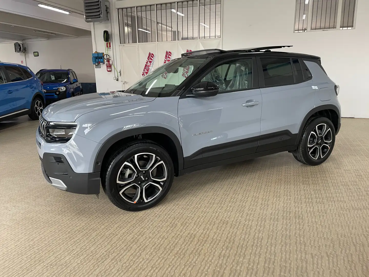 Jeep Avenger 1.2 turbo Summit 100cv Km0 TETTO apribile+BICOLOR Grigio - 2