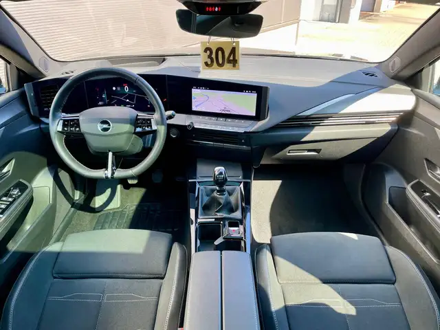Opel Astra view 11
