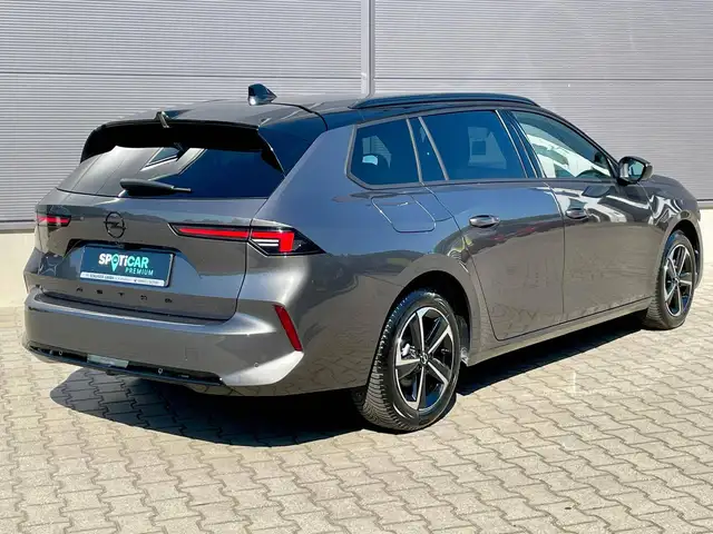 Opel Astra view 3