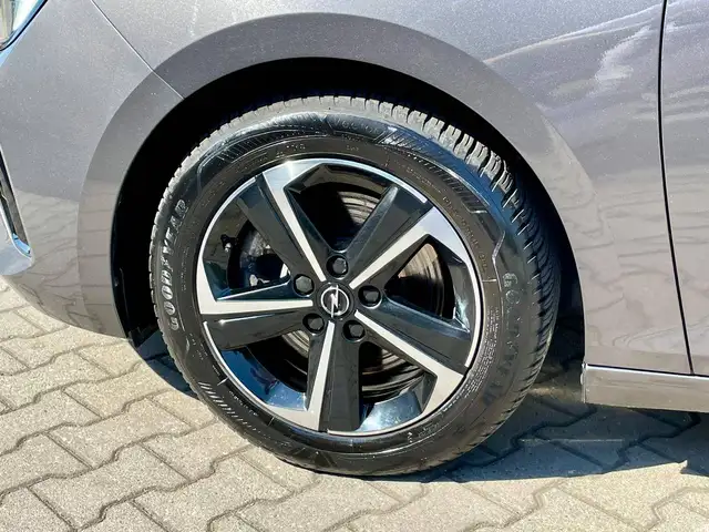 Opel Astra view 9