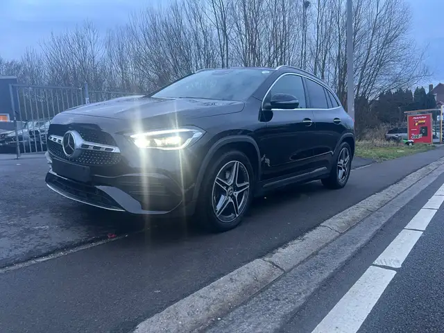 Mercedes-Benz GLA 200 4-Matic Pack AMG FULL Auto toit pano CREDIT100%