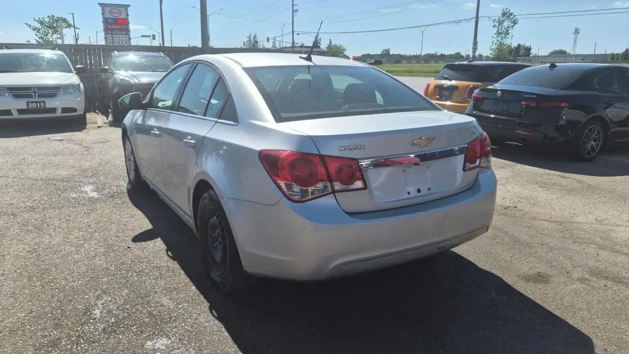 Chevrolet Cruze photo Chevrolet Cruze