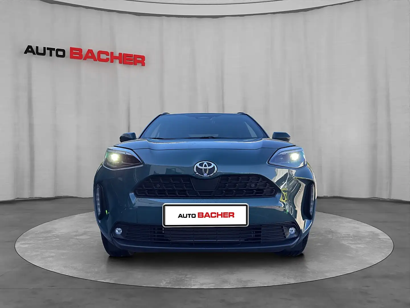 Toyota Yaris Cross 1,5 VVT-i Hybrid Active Drive Aut. Grün - 2