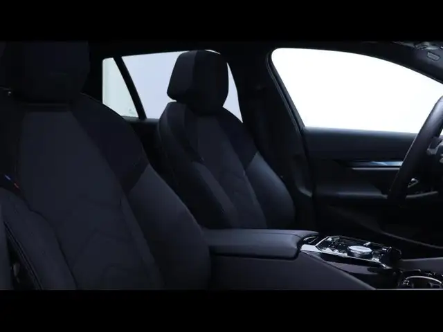 BMW 5 Series view 11
