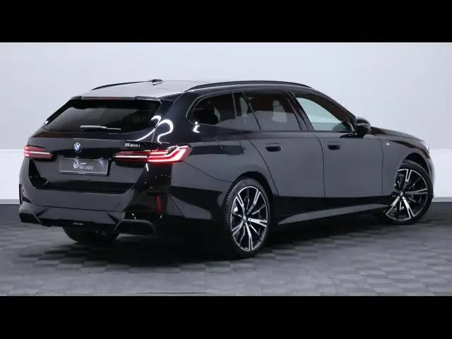 BMW 5 Series view 4
