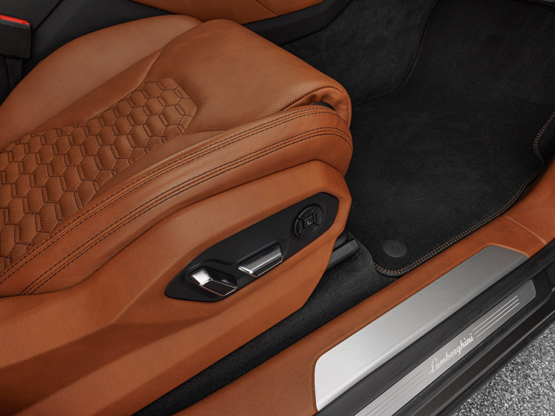 Lamborghini Urus — photo 14