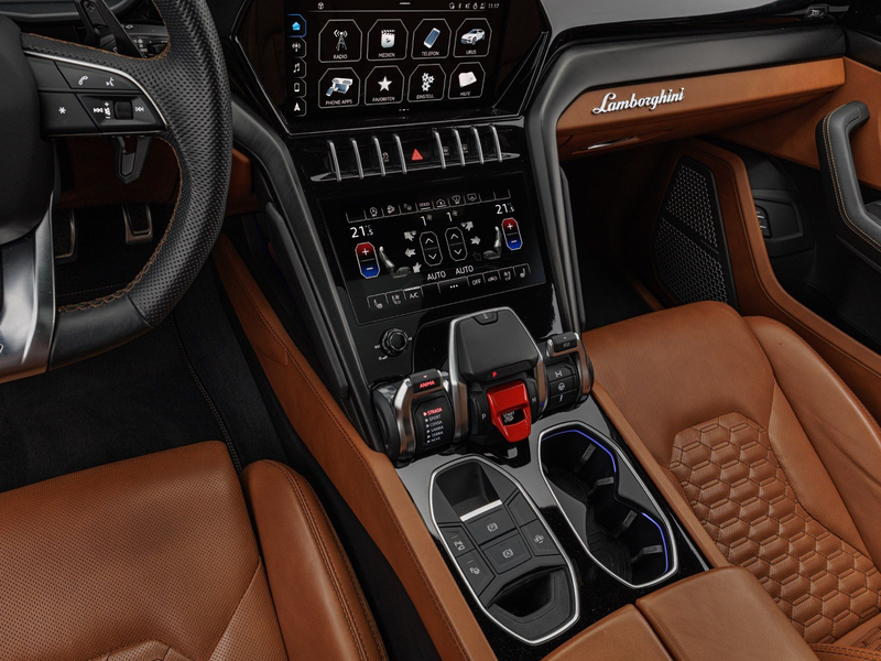 Lamborghini Urus — photo 8