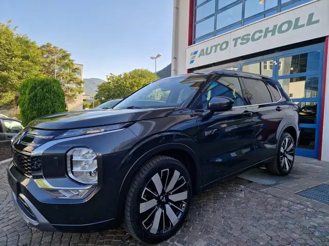 Mitsubishi Outlander Plug-In-Hybrid 2.4 PHEV 306Cv CVT Top 4WD Adaptive-LED ACC Digital-Cockpit Keyless 20" OpenSky Head-Up 360° Navi DAB E6e